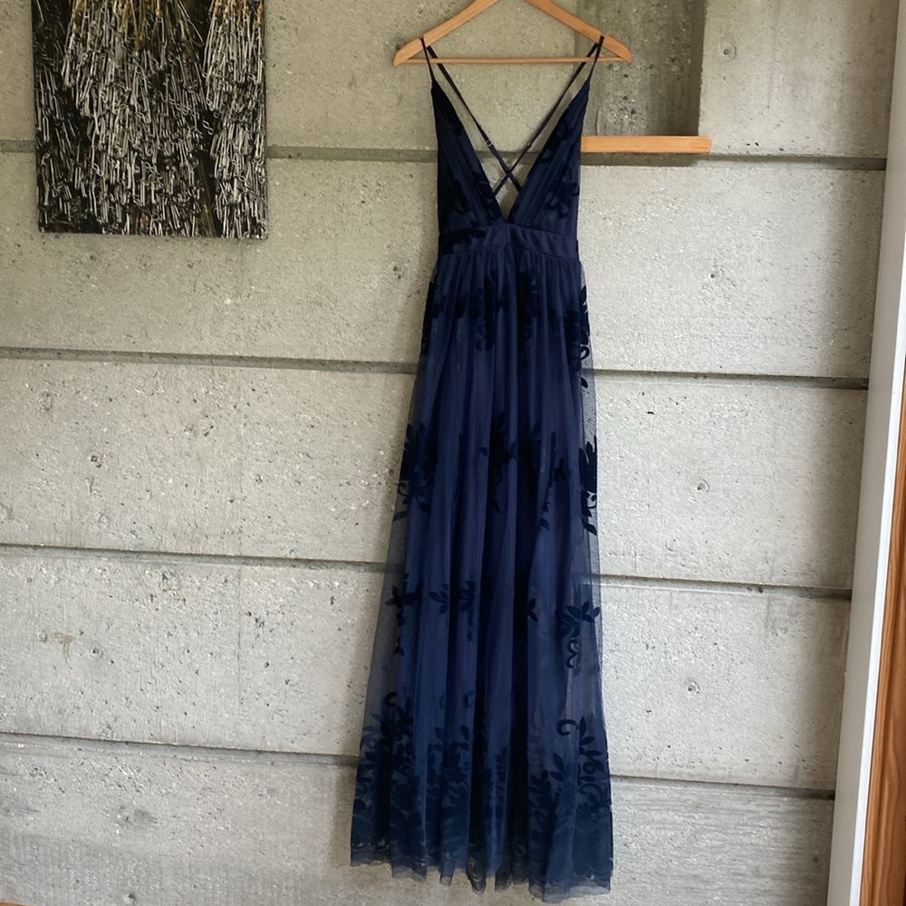 Simon’s Flocked Velvet Dress - Picture 7 of 11